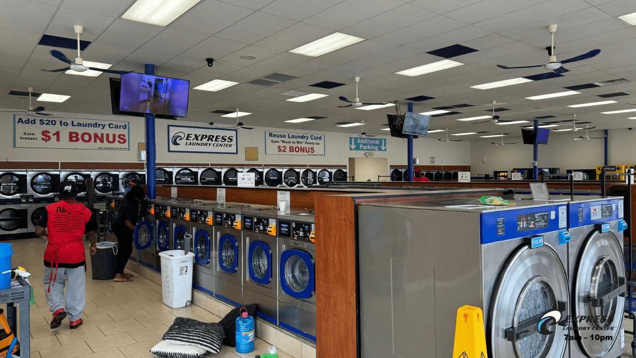 Express Same Day Laundry Service near Sterling Ridge, The Woodlands